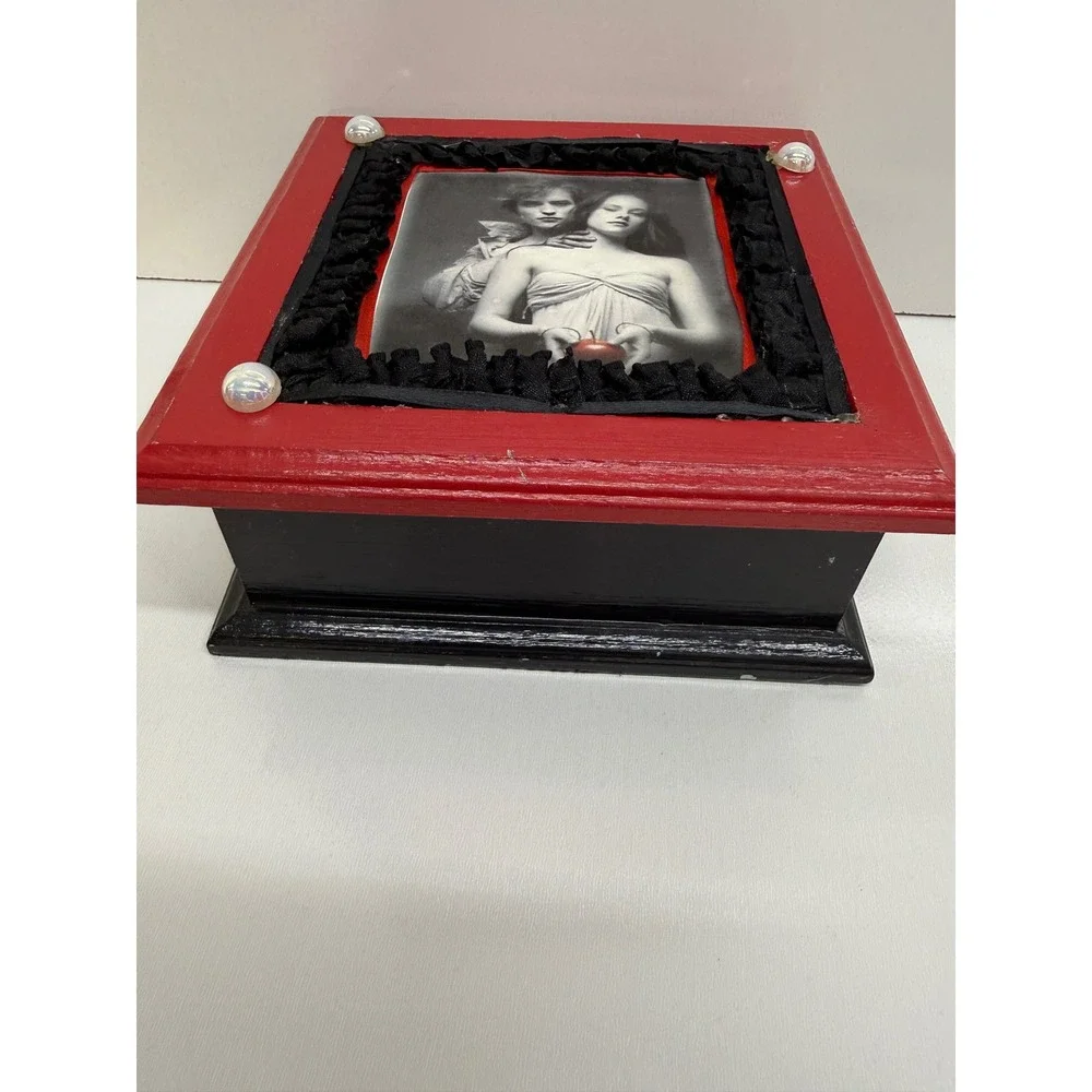 Twilight Saga Edward Bella Wooden Jewelry Trinket Box Red Black Gothic Decor 6x6